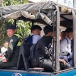 អាវុធហត្ថរាជធានីភ្នំពេញ ចុះបង្រ្កាបក្រុមក្មេងទំនើងបង្ហោះម៉ូតូ ប្រើប្រាស់បារីអេឡិចត្រូនិច និងអ្នកលក់ចែកចាយបារីអេឡិចត្រូនិច២ទីតាំង ឃាត់ខ្លួនមនុស្សសរុប ០៩នាក់!